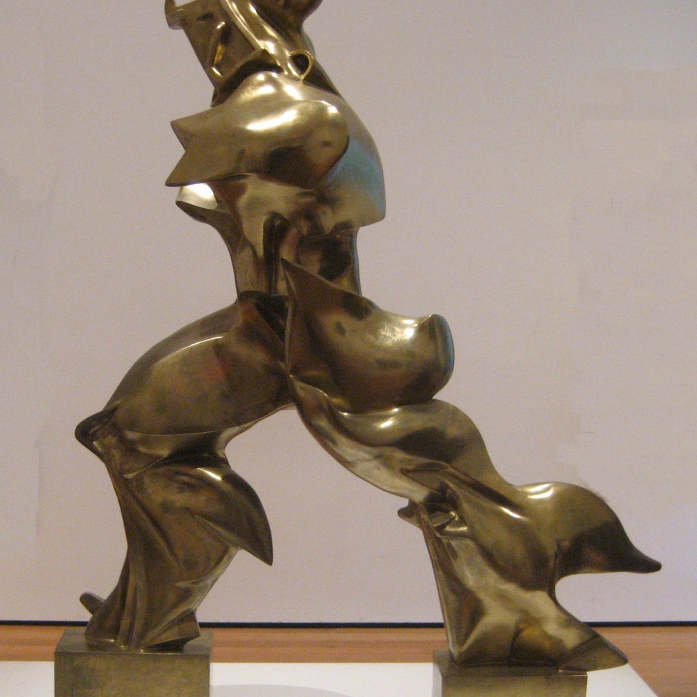 Umberto Boccioni, Forme uniche nella continuità dello spazio, 1913